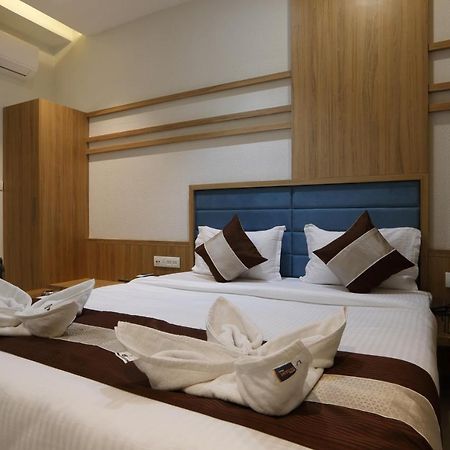Hotel Decent Unjha Ngoại thất bức ảnh