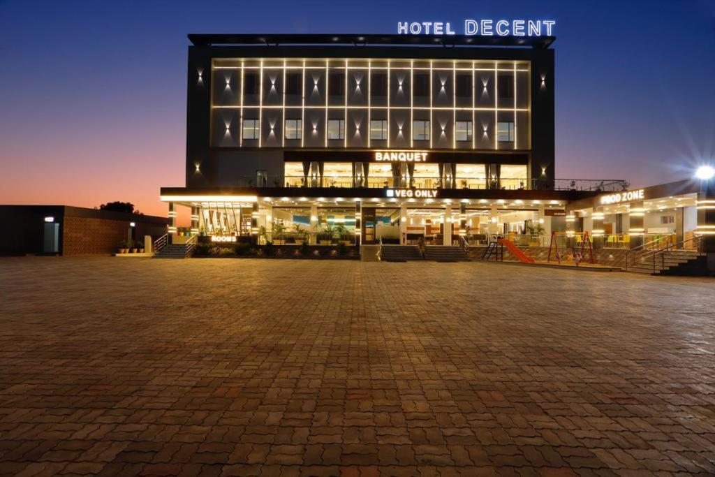Hotel Decent Unjha Ngoại thất bức ảnh