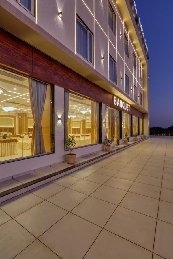 Hotel Decent Unjha Ngoại thất bức ảnh