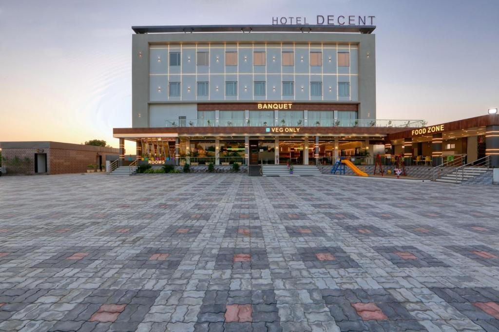 Hotel Decent Unjha Ngoại thất bức ảnh