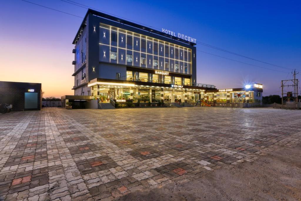 Hotel Decent Unjha Ngoại thất bức ảnh