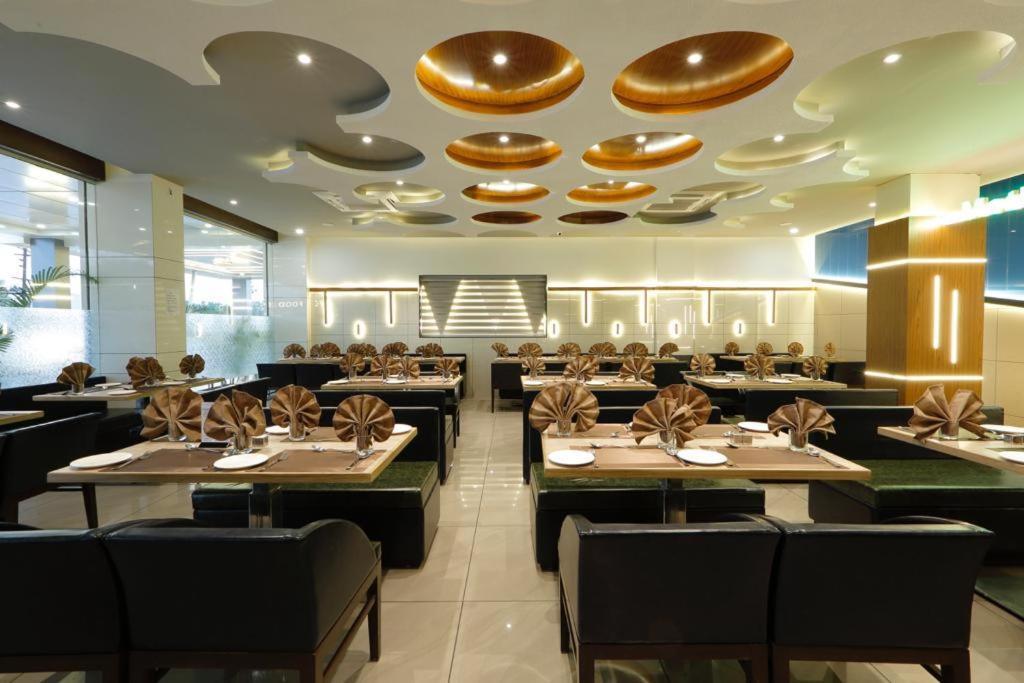 Hotel Decent Unjha Ngoại thất bức ảnh