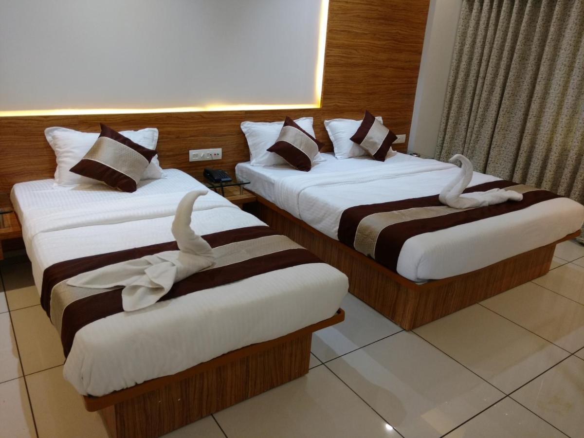 Hotel Decent Unjha Ngoại thất bức ảnh