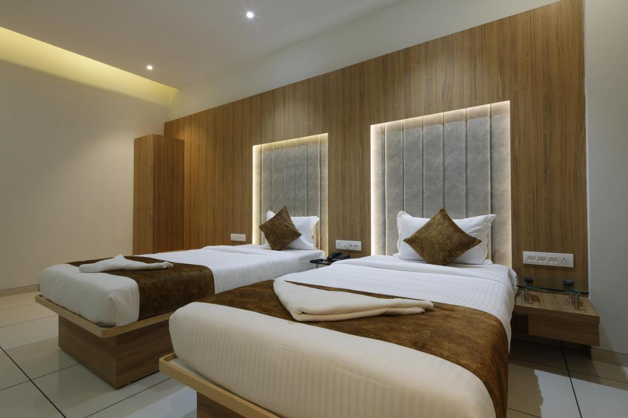 Hotel Decent Unjha Ngoại thất bức ảnh