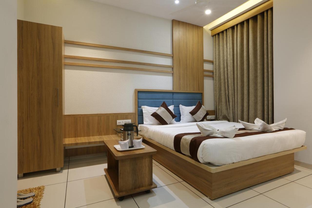 Hotel Decent Unjha Ngoại thất bức ảnh