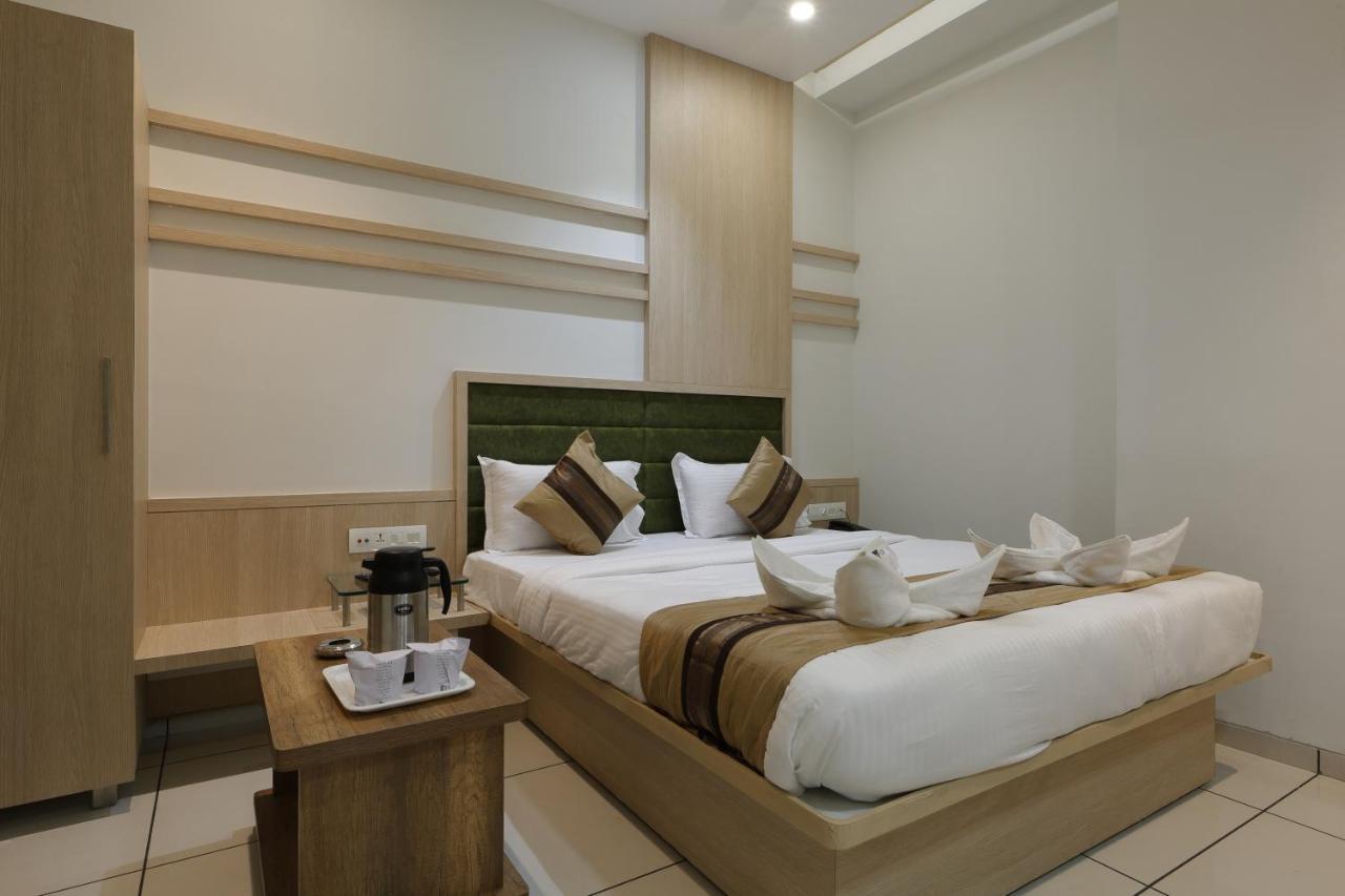 Hotel Decent Unjha Ngoại thất bức ảnh