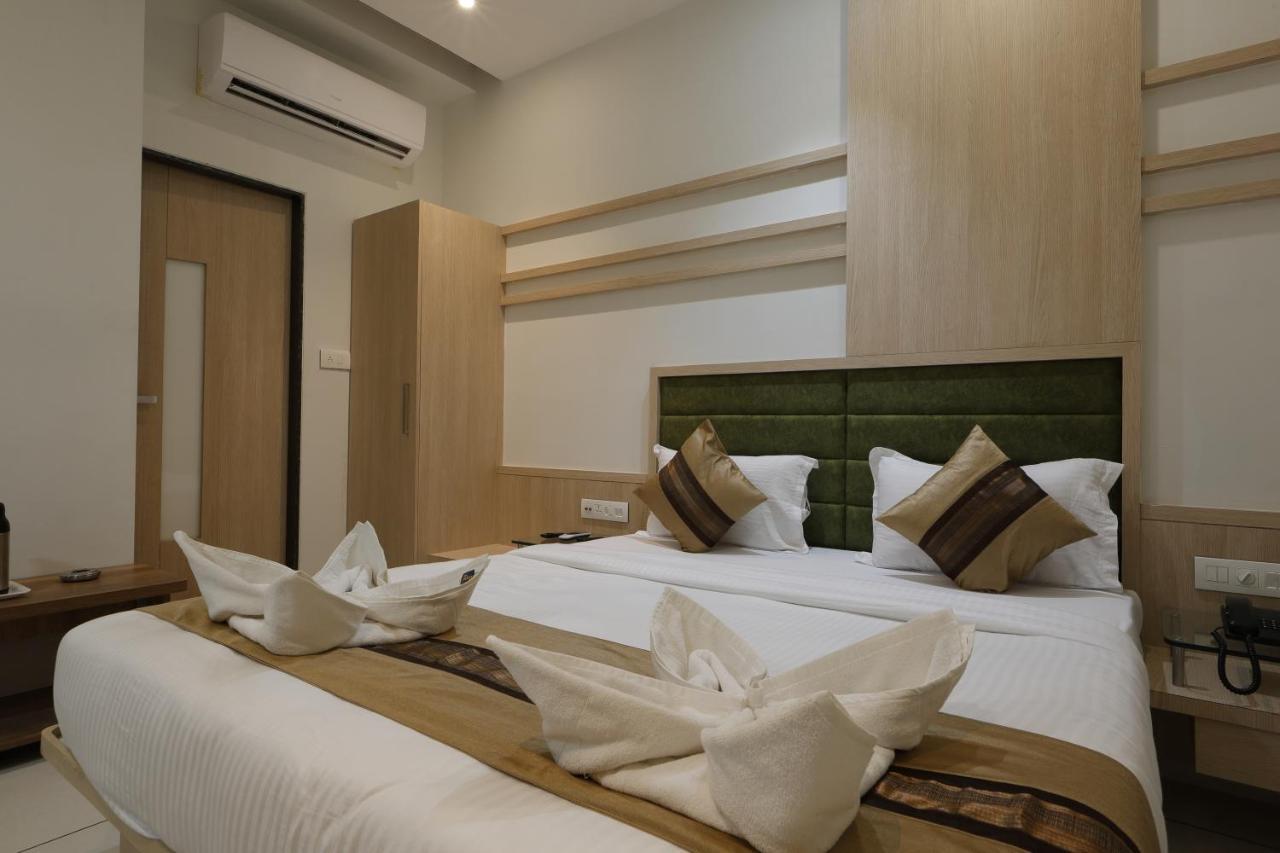 Hotel Decent Unjha Ngoại thất bức ảnh