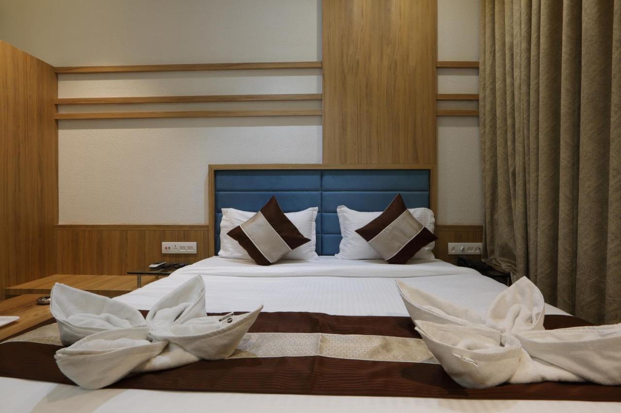 Hotel Decent Unjha Ngoại thất bức ảnh
