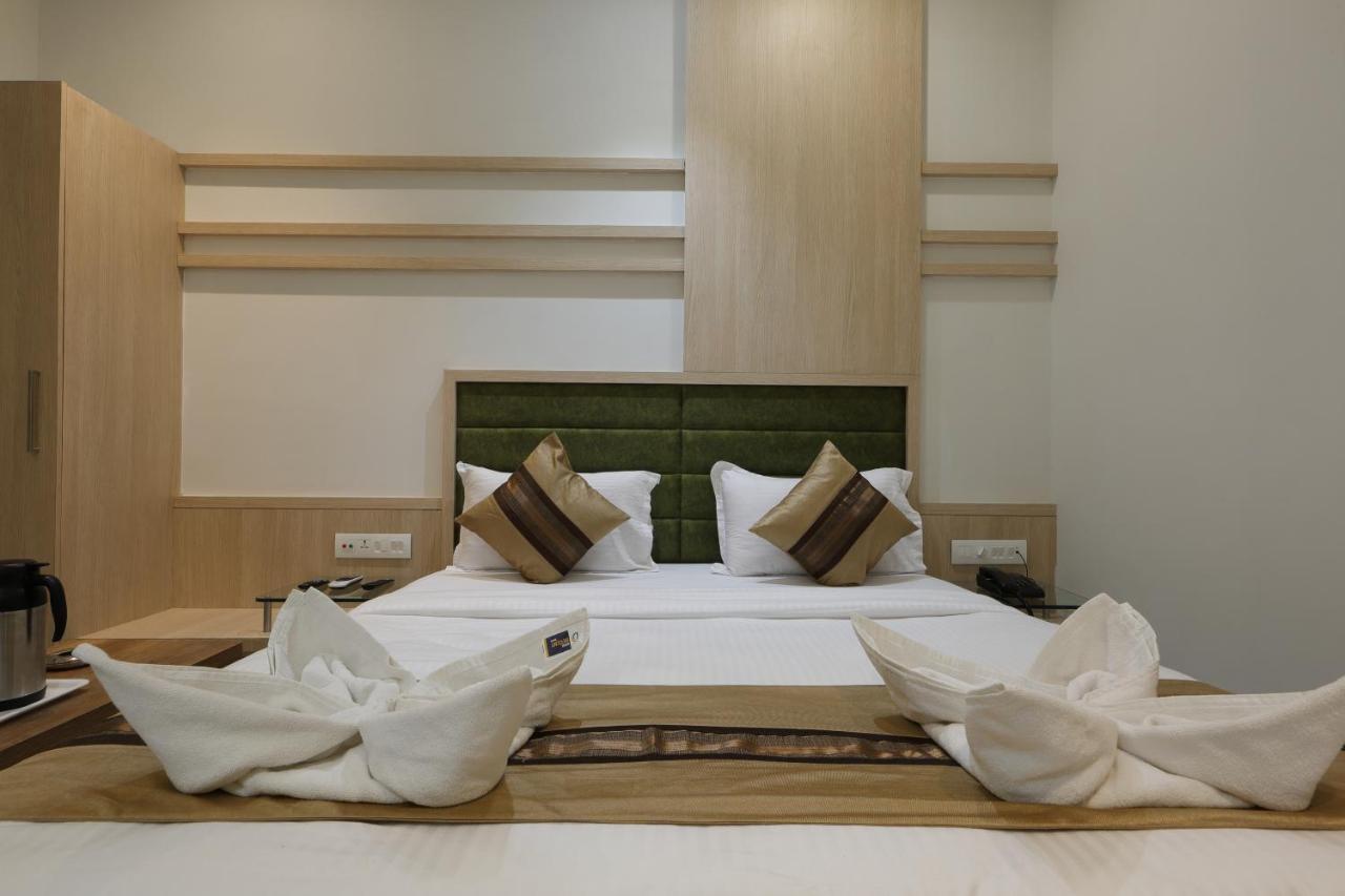 Hotel Decent Unjha Ngoại thất bức ảnh