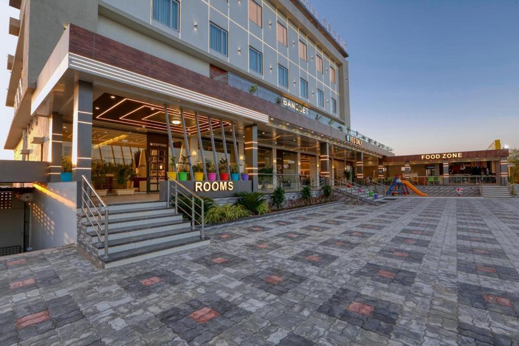 Hotel Decent Unjha Ngoại thất bức ảnh